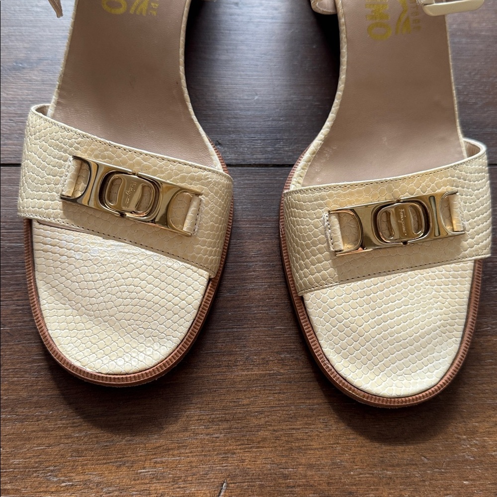 Sz 10 AA Ferragamo DK 06395 pale yellow gargano avorio calf Liz Prt sandals - Picture 4 of 17